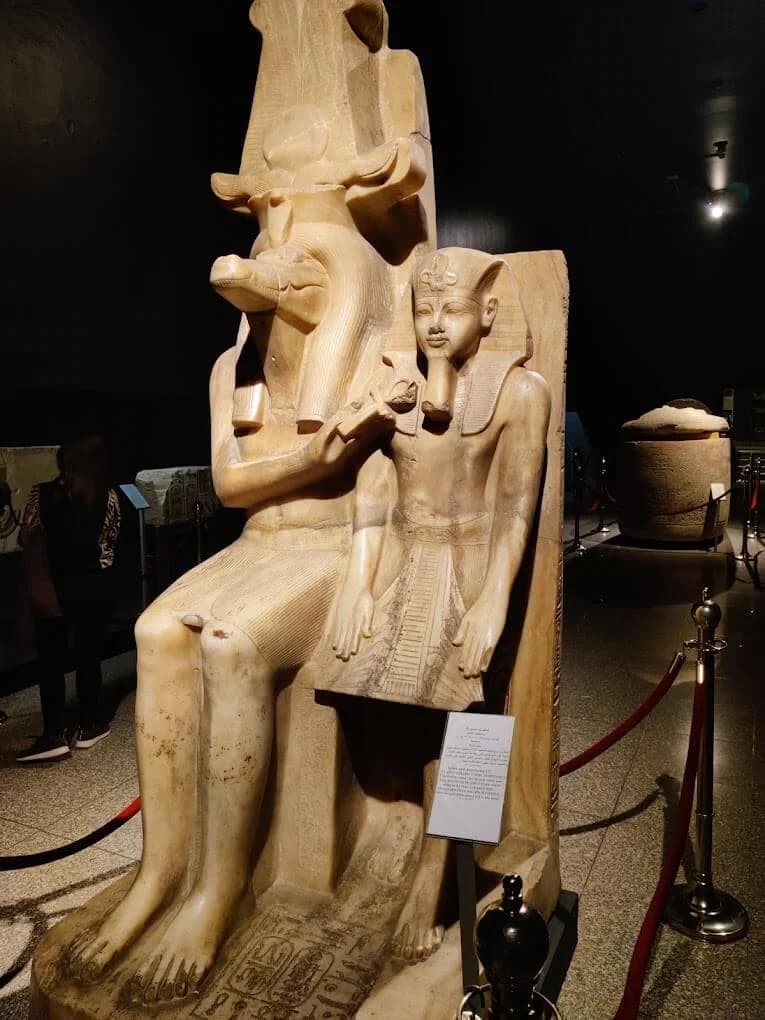 Statues antiques exposees au musee de Louxor — photo 3