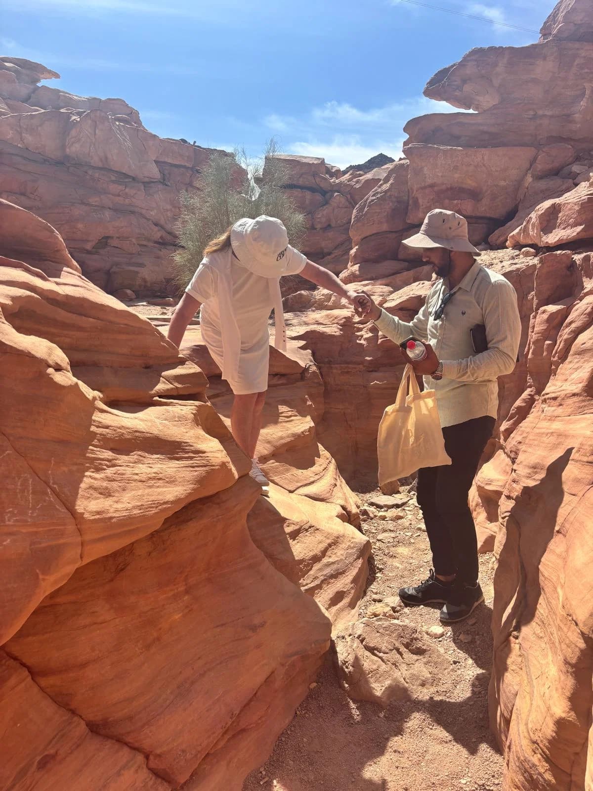 Depuis Charm el-Cheikh : journée complète à Dahab avec plongée en apnée photo 3