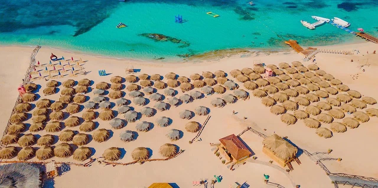 Excursion en bateau vers l'île Hula Hula depuis Hurghada : snorkeling, plage et déjeuner en mer Rouge — photo 2